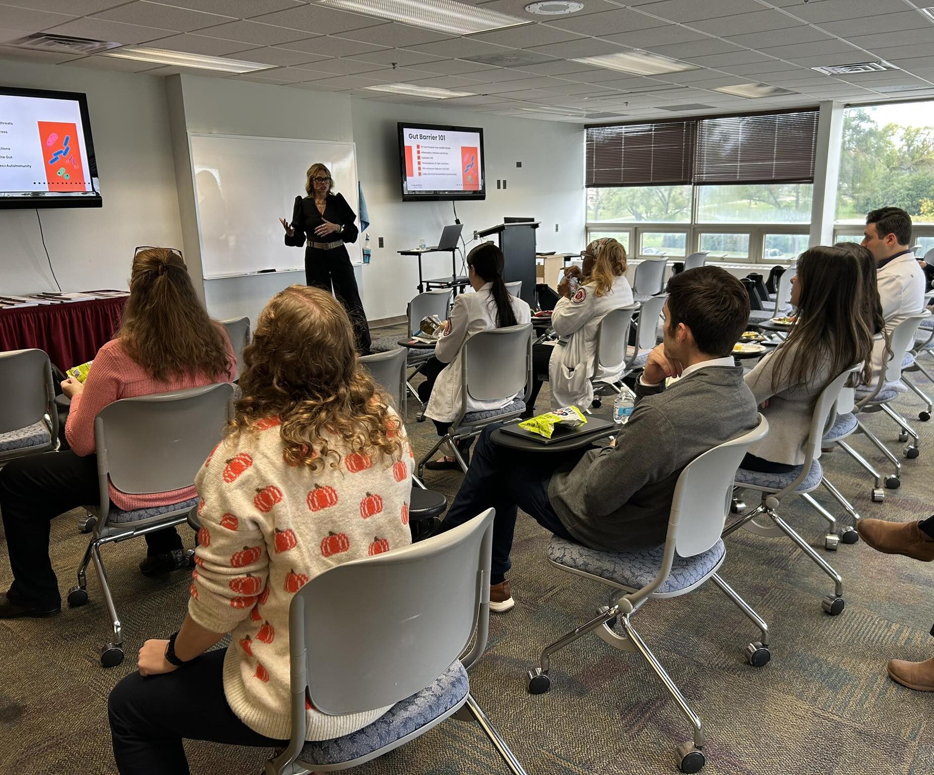 Ashley Henderickson presents GI health room full of NUHS students
