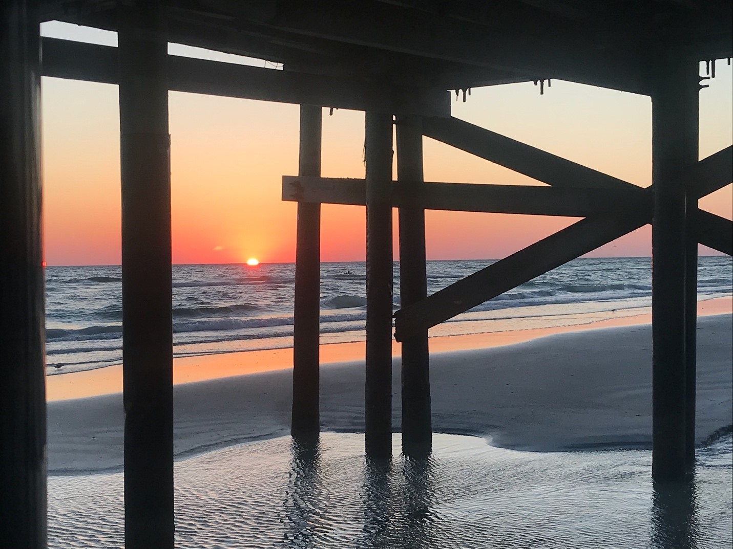 florida sunset under pier